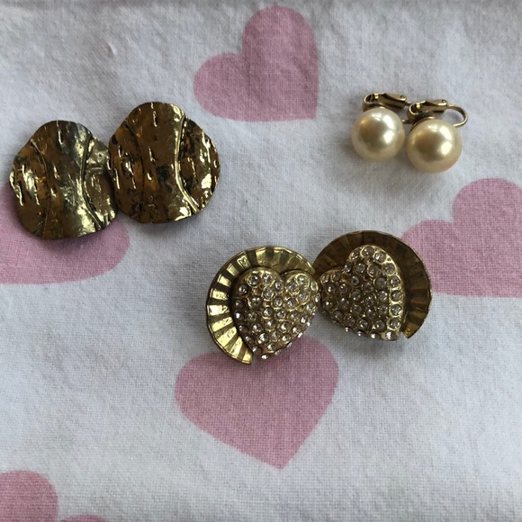 3 pairs gold-tone clip-on earrings - Picture 2 of 9